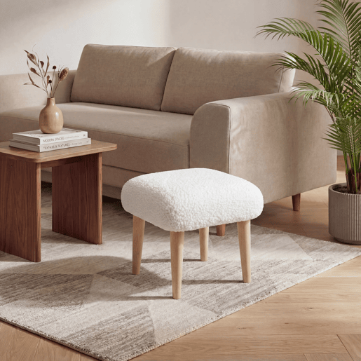 Banco NIKO 43x34x34cm pele de carneiro cor cru marca ECOANYA Banco NIKO 43x34x34cm pele de carneiro cor cru marca ECOANYA