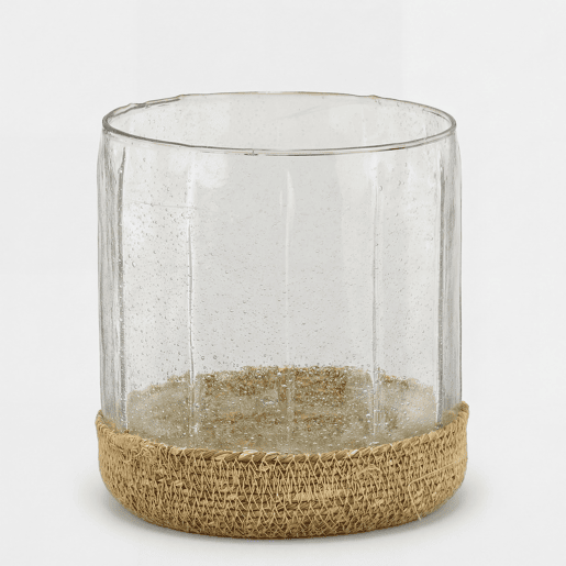 Castiçal MAUIA em vidro e seagrass 19cm Castiçal MAUIA em vidro e seagrass 19cm