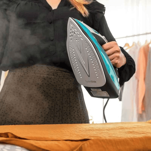 Cecotec Ferro de engomar a vapor com 2600 W de potência, vapor continuo de 55 gmin e 200 gmin de jato de vapor.