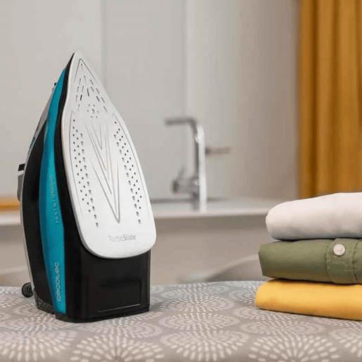 Cecotec Ferro de engomar a vapor com 2600 W de potência, vapor continuo de 55 gmin e 200 gmin de jato de vapor.