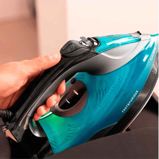 Cecotec Ferro de engomar a vapor ultrapotente de 3100 W com base em cerâmica de alta resistência e melhor deslizamento Turbo Slide. 5 níveis de temperatura e sensor tátil. Vapor contínuo 65 grmin e jato de vapor 255 grmin.