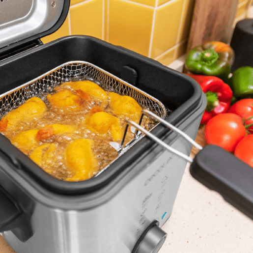 Cecotec Fritadeira elétrica de 1,5 litros de aço inoxidável com filtro OilClean que mantém o óleo limpo, tigela extraível, 900 W de potência, tampa com janela para visualizar o processo e filtro anti cheiros.