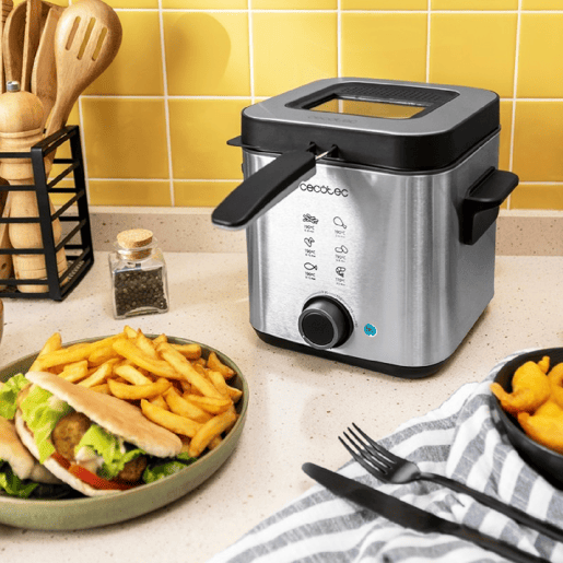 Cecotec Fritadeira elétrica de 1,5 litros de aço inoxidável com filtro OilClean que mantém o óleo limpo, tigela extraível, 900 W de potência, tampa com janela para visualizar o processo e filtro anti cheiros.