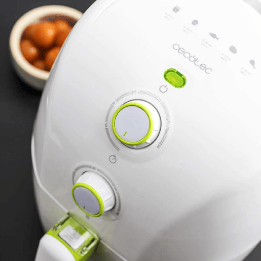 Fritadeira de ar quente sem óleo Cecotec 1,5L Cecofry Compact Rapid White. 900 W, Dietético, Capacidade para 400 gr, Temperatura 200ºC, Tempo Ajustável, Inclui Livro de Receitas Fritadeira de ar quente sem óleo Cecotec 1,5L Cecofry Compact Rapid White. 900 W, Dietético, Capacidade para 400 gr, Temperatura 200ºC, Tempo Ajustável, Inclui Livro de Receitas