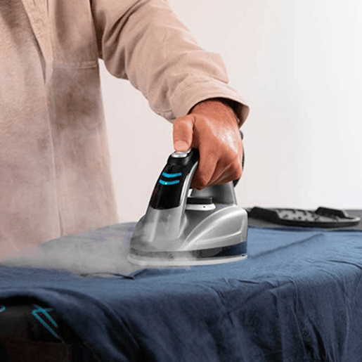 Cecotec Ferro de engomar com caldeira de 2600 W com 8 bares de pressão, base em cerâmica ultra deslizante Turbo Slide Pro e sistema de segurança Auto Shut Off. 240 gmin de vapor contínuo e 550 gmin de jato de vapor. Inclui cabide Cecotec Ferro de engomar com caldeira de 2600 W com 8 bares de pressão, base em cerâmica ultra deslizante Turbo Slide Pro e sistema de segurança Auto Shut Off. 240 gmin de vapor contínuo e 550 gmin de jato de vapor. Inclui cabide