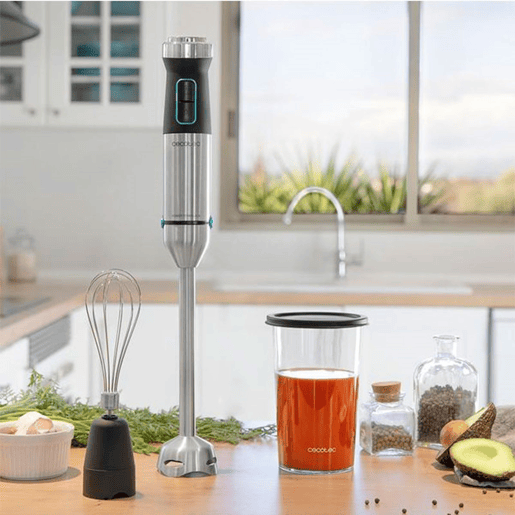 Cecotec Varinha mágica de 1500 W, tecnologia CrossBlades com lâminas de 4 folhas, revestimento de titânio preto, pé XL extra comprido, proteção anti salpicos e seletor de velocidade com função Turbo. Inclui copo de 800 ml com tampa e batedor de claras.