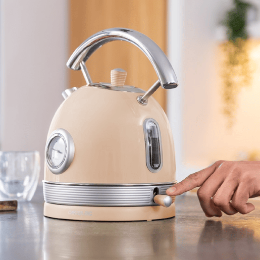Cecotec Chaleira estilo Vintage, 2.200 w de potência e 1,8 litros de capacidade.