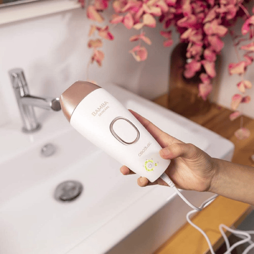 Cecotec IPL compacta com lâmpada de quartzo, 120.000 impulsos e sensor para deteção do tom de pele. Cecotec IPL compacta com lâmpada de quartzo, 120.000 impulsos e sensor para deteção do tom de pele.