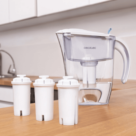 Cecotec Jarro purificador de água de 2,4 L de capacidade e filtro de 4 camadas: microfibra, carvão ativado e prata, resina de permuta iónica e filtro final de microfibra. Cecotec Jarro purificador de água de 2,4 L de capacidade e filtro de 4 camadas: microfibra, carvão ativado e prata, resina de permuta iónica e filtro final de microfibra.