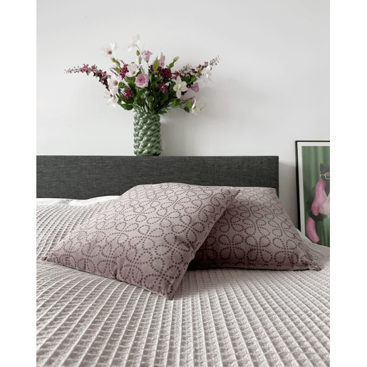 Conjunto de 2 almofadas decorativas LARKSPUR Veludo 45 x 45 cm Rosa Padrão geométrico