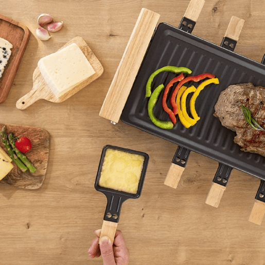 Cecotec Máquina de raclette para 8 pessoas com grill de 1200 W. Com estrutura de madeira, termóstato ajustável e placa antiaderente e uma superfície de aço com revestimento de alta qualidade. Inclui 8 panelas pequenas antiaderentes. Cecotec Máquina de raclette para 8 pessoas com grill de 1200 W. Com estrutura de madeira, termóstato ajustável e placa antiaderente e uma superfície de aço com revestimento de alta qualidade. Inclui 8 panelas pequenas antiaderentes.