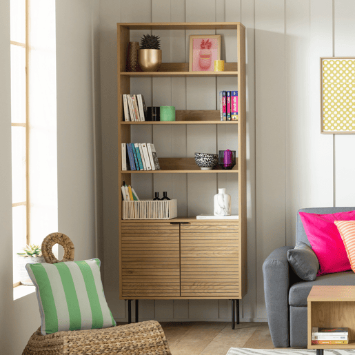 Librería de madera con 4 estantes y 2 puertas STINNA