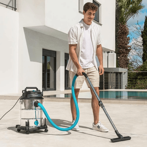 Cecotec Aspirador para sólidos e líquidos de metal que permite uma maior durabilidade e resistência com capacidade de 30 l e 1600 W de potência para resultados perfeitos. Cecotec Aspirador para sólidos e líquidos de metal que permite uma maior durabilidade e resistência com capacidade de 30 l e 1600 W de potência para resultados perfeitos.