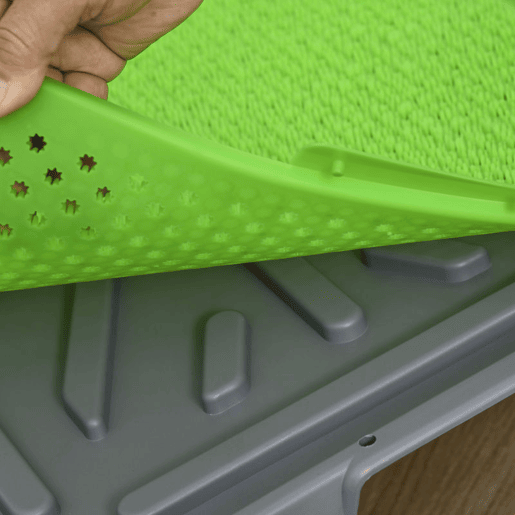 PawHut Resguardo de Treino para Cães com 2 Relvas Artificiais Sanitário para Cães com Grade e Bandeja para Treino de Filhotes no Exterior e Interior 67x41x3,5 cm Verde