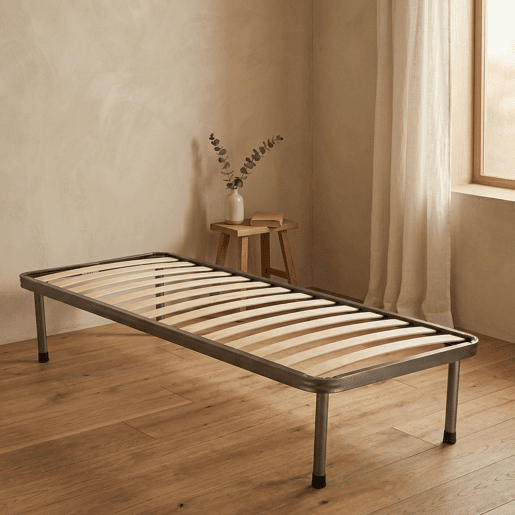 Rede de uma cama de madeira