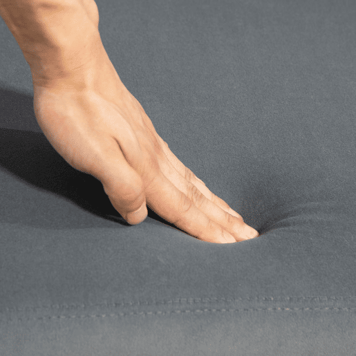HOMCOM Sofá de 2 Lugares Estofado em Veludo Sofá Sala de Estar com 2 Almofadas Apoio para o Braço e Pés de Aço Dourado Sofá Pequeno Carga 240 kg para Dormitório Escritório 124x69x76 cm Cinza