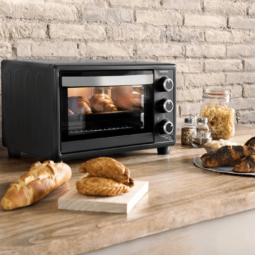 Cecotec Mini-forno elétrico multifunções, 23 litros de capacidade e porta com vidro duplo.