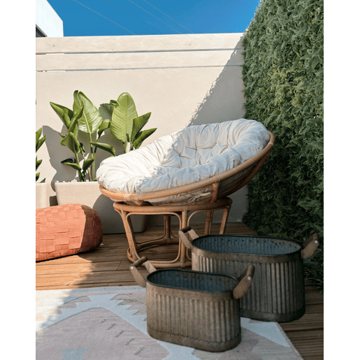 Beliani Conjunto de 2 vasos para plantas TULIPE Beliani Conjunto de 2 vasos para plantas TULIPE