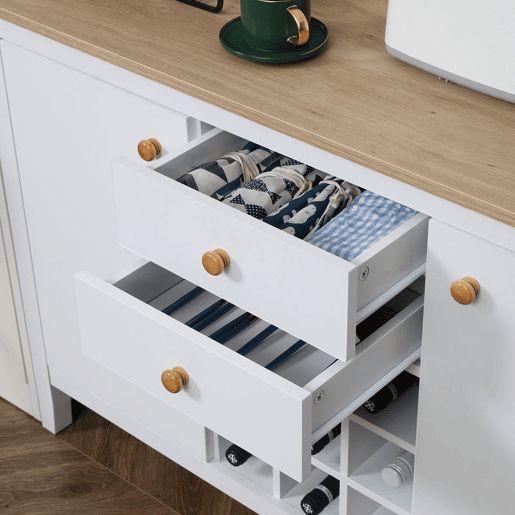 HOMCOM Aparador de Cozinha Moderno com 2 Gavetas 2 Armários com Prateleiras Ajustáveis e Suporte para 9 Garrafas Móvel Auxiliar de Armazenamento para Sala de Jantar 110x35x75 cm Branco e Madeira