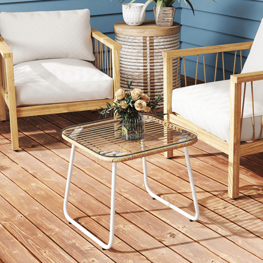 Outsunny Mesa de Jardim de Vime Sintético Mesa para Exterior com Bancada de Vidro Temperado e Pés Ajustáveis Mesa Auxiliar para Pátio Varanda 50x50x44 cm Madeira e Branca