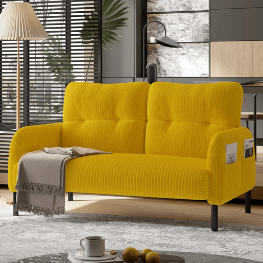 Sofá de 2 lugares - com estofamento confortável, encosto alto e bolsos laterais - Amarelo Sofá de 2 lugares - com estofamento confortável, encosto alto e bolsos laterais - Amarelo