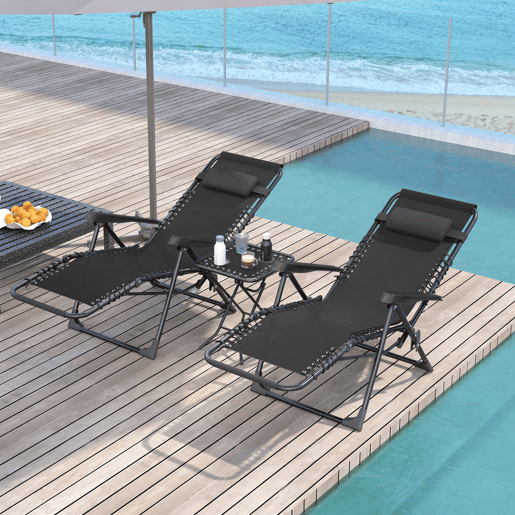 Outsunny Conjunto de 2 Espreguiçadeiras Jardim Exterior Dobráveis com Mesa Auxiliar Suportes para Copos Espreguiçadeiras de Gravidade Zero com Encosto Ajustável Apoios de Braços Removíveis para Pátio Piscina Terraço Exterior Preto