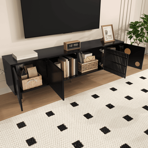 Móvel de TV com portas de madeira - Estrutura em grade, puxadores ocultos, decoração dourada - Preto