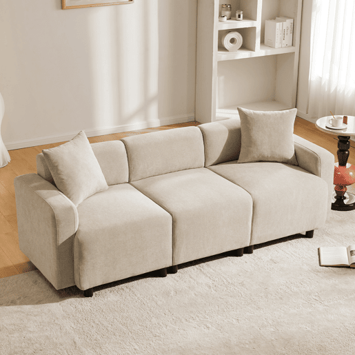 Sofá de 3 lugares em tecido Chenille com 2 almofadas - capacidade para 211 cm - Bege