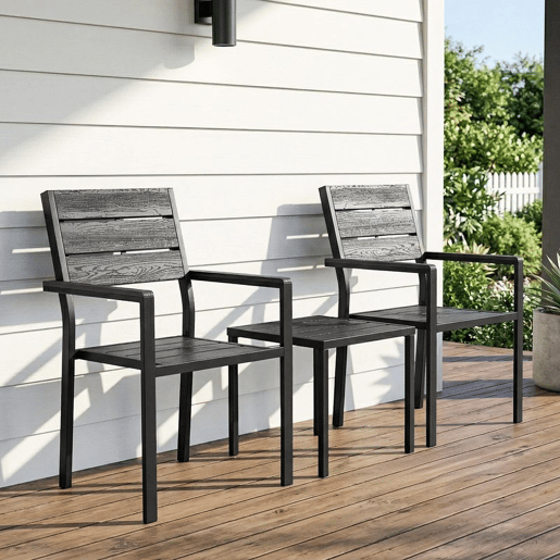 Outsunny Conjunto de Mesa e Cadeiras de Terraço Exterior de 3 Peças Móveis de Jardim com 2 Cadeiras e Mesa de HDPE Design com Ripas Efeito Madeira Estrutura Metálica Resistente para Varanda Preto