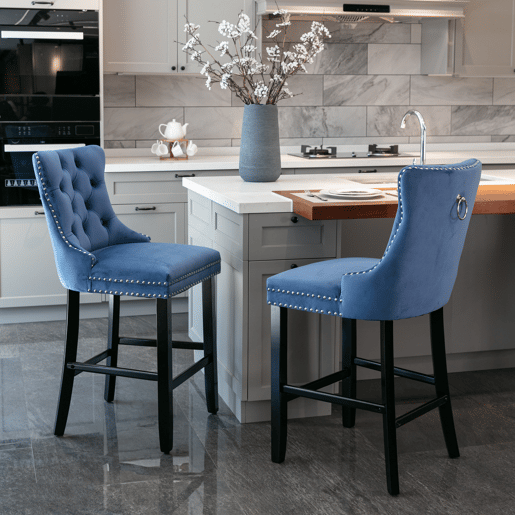Conjunto de 2 bancos de bar - veludo capitoné, pernas de madeira - azul