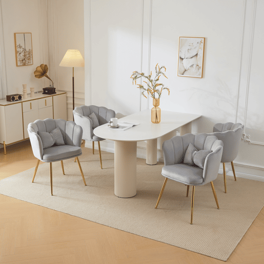 Conjunto de 4 cadeiras modernas em veludo - com encosto em pétalas, pernas metálicas douradas e almofada em forma de borboleta - Cinza