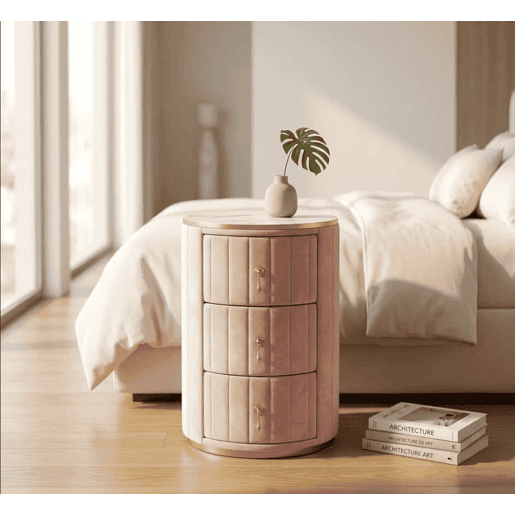 Mesa de cabeceira com 3 gavetas - Mesa de cabeceira redonda estofada em veludo com tampo em mármore e ferragens douradas - Rosa