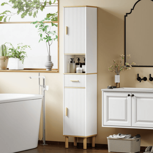 HOMCOM Armário Alto para Casa de Banho, Móvel Auxiliar Estreito com Prateleiras Ajustáveis, Portas Ranhuradas, Gaveta, Compartimento Aberto, Pés de Madeira, para Espaços Pequenos, 31,5x29,7x171,5 cm, Branco