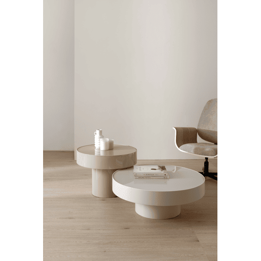 Mesa auxiliar de metal cor creme com vidro