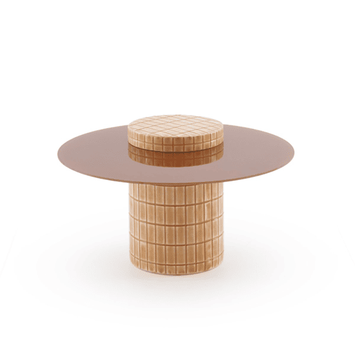 Mesa auxiliar de metal cor terracota com vidro