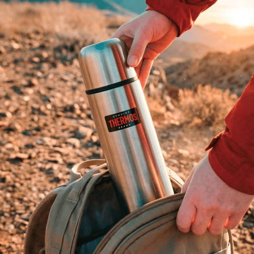 Thermos Garrafa térmica em aço inoxidável 750 ml prateada Thermos Garrafa térmica em aço inoxidável 750 ml prateada