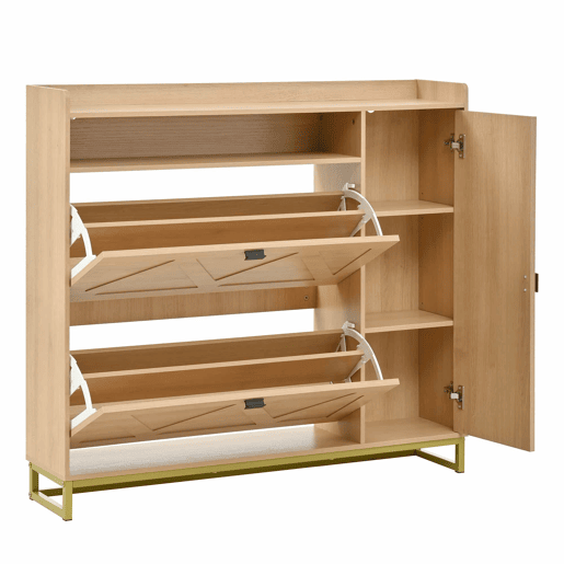 Armário com duas portas rebatíveis e armário lateral - grande capacidade, compartimento superior aberto, portas com relevo geométrico, estrutura metálica - natural Armário com duas portas rebatíveis e armário lateral - grande capacidade, compartimento superior aberto, portas com relevo geométrico, estrutura metálica - natural