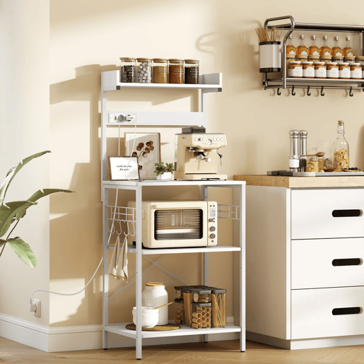 HOMCOM Estante de Cozinha com 2 Tomadas Estante Industrial com Estação de Café Prateleira para Micro-ondas Prateleira Ajustável Ganchos 60x42x137 cm Branco
