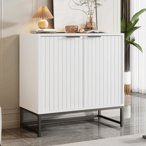 Aparador baixo - Estilo escandinavo - 2 portas decorativas com riscas verticais - Branco