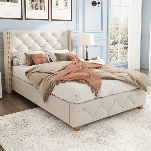 Cama estofada 90*200 - cabeceira acolchoada com botões e tachas, estrado de ripas, pés de madeira - Bege