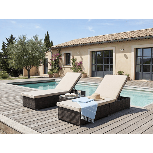 Conjunto de 2 espreguiçadeiras em resina trançada com almofadas e mesa baixa > - Créme Conjunto de 2 espreguiçadeiras em resina trançada com almofadas e mesa baixa > - Créme