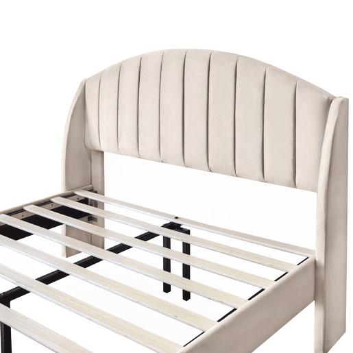 Cama estofada 140x200cm em veludo com estrado de ripas - Bege