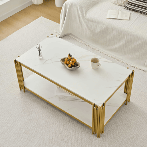 Mesa de centro 114 x 64 x 46 cm - retangular com pés de metal e tampo com efeito mármore, mobiliário moderno - branco e dourado Mesa de centro 114 x 64 x 46 cm - retangular com pés de metal e tampo com efeito mármore, mobiliário moderno - branco e dourado