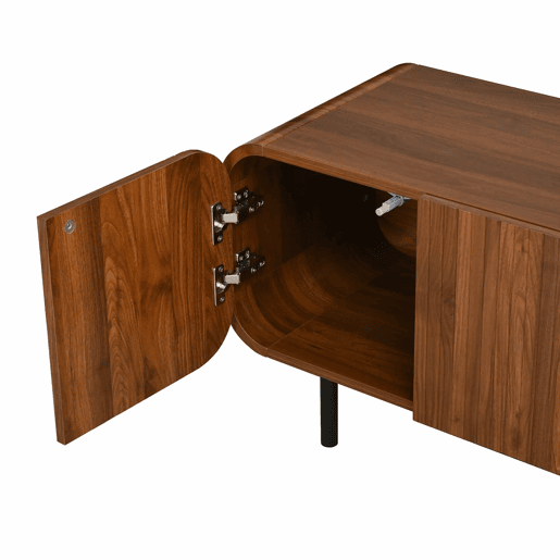 Móvel de TV com 3 portas e 2 gavetas - estilo Mid-Century, ranhuras verticais, relevos em arco, cantos arredondados, pés metálicos, passagem para cabos, móvel de sala - Nogueira