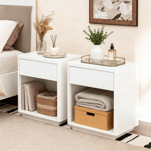 Mesa de cabeceira (conjunto de 2 unidades) - Gaveta e prateleira aberta, design moderno com painel ondulado, madeira resistente - Branco