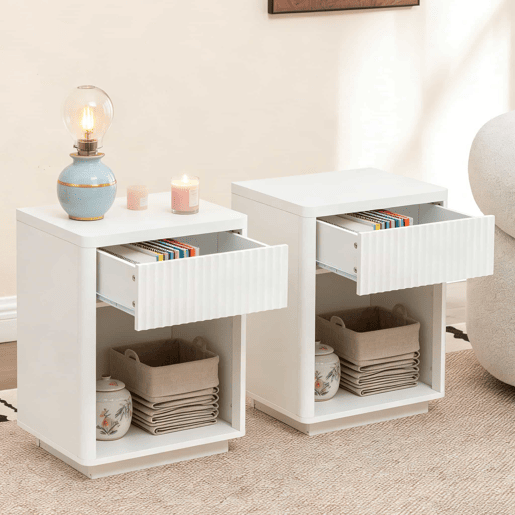 Mesa de cabeceira (conjunto de 2 unidades) - Gaveta e prateleira aberta, design moderno com painel ondulado, madeira resistente - Branco