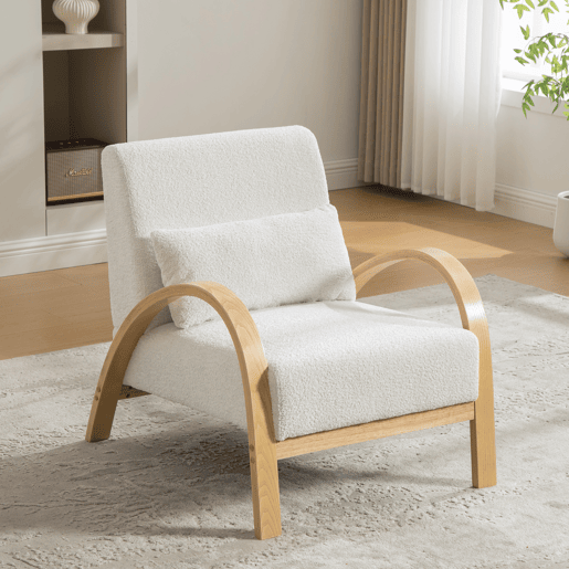 Poltrona lounge escandinava em tecido - estofada em chenille macia e com estrutura em madeira resistente, ideal para a sala de estar e o quarto - cor marfim