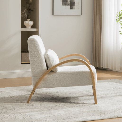 Poltrona lounge escandinava em tecido - estofada em chenille macia e com estrutura em madeira resistente, ideal para a sala de estar e o quarto - cor marfim