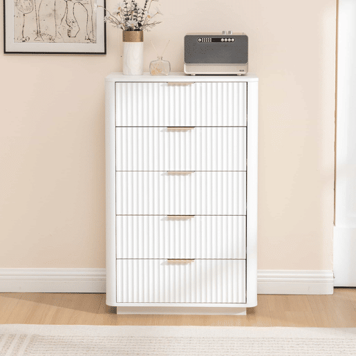 Cómoda de 5 gavetas - Moderna, com puxadores de metal, estrutura resistente, dispositivo anti-tombamento - Branca Cómoda de 5 gavetas - Moderna, com puxadores de metal, estrutura resistente, dispositivo anti-tombamento - Branca