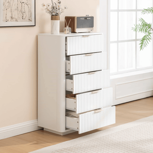 Cómoda de 5 gavetas - Moderna, com puxadores de metal, estrutura resistente, dispositivo anti-tombamento - Branca Cómoda de 5 gavetas - Moderna, com puxadores de metal, estrutura resistente, dispositivo anti-tombamento - Branca